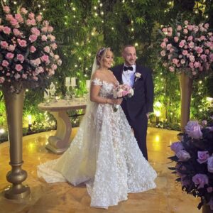 Lisa Massé Instagram - ＷＥＤＤＩＮＧ  ＤＡＹ

Rien de plus beau qu’un mariage, la quantité d’amour qui s’en dégage fait du bien à l’âme. C’est tellement beau que tout le monde pleure 😅 
@marobissii & @5starvic congrats guys 😍😍 I’m so happy for you!! and I wish you lots of happiness and love and baby soon... 😬❤️
.
#wedding #love #friends #happiness #perfect #princess