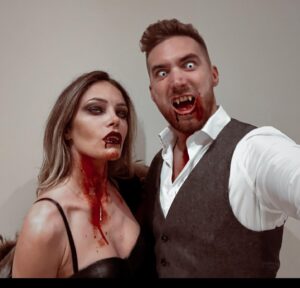 Lisa Massé Instagram - 𝐇𝐀𝐋𝐋𝐎𝐖𝐄𝐄𝐍 🎃
.
The carnage in the city has already started, don’t walk alone by night kids mouahahaha (vampire laugh said Jordan 😂😂) 
.
#halloween #halloween2021 #vampire #vampirecostume #hot #couplecostumes #blood #sexy