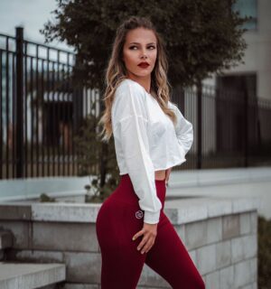 Lisa Massé Instagram - ☾ ʀ ᴇ ᴅ ❥

Regarder les coulisses, c’est plus important que le show. C’est le vrai, le  réel, la pure vérité. Pas de flalala, ni de tromperie. 
.
#gymwear #comfyoutfit #cute #love #red #girl #real #canada🇨🇦