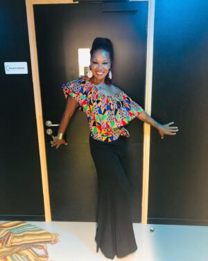 Lisa Simone Instagram - Last night's performance in Talant on the lineup at the @lecrintalant, with my team @ginochantoiseau @gregorylouis971 @anthonyjambongroup @mini_tonerre was superbe!! Here I am moments before the show began in a colorful top  @deborahrosedesigns from the @ygfarmersmarket with hair by @topnjoy Makeup @maccosmetics ✨✨✨Le concert d'hier soir à Talant sur la programmation au @lecrintalant, avec mon équipe @ginochantoiseau @gregorylouis971 @anthonyjambongroup @mini_tonerre était superbe!! Me voici quelques instants avant le début du spectacle dans un haut coloré @deborahrosedesigns du @ygfarmersmarket avec des cheveux par @topnjoy Makeup @maccosmetics #lisaontour #talantinternationalbluesfestival #lisasimone #talant #miami #music #tour #superb #deborahrosedesigns #topnjoy #maccosmetics