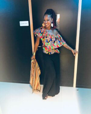 Lisa Simone Instagram - Last night's performance in Talant on the lineup at the @lecrintalant, with my team @ginochantoiseau @gregorylouis971 @anthonyjambongroup @mini_tonerre was superbe!! Here I am moments before the show began in a colorful top  @deborahrosedesigns from the @ygfarmersmarket with hair by @topnjoy Makeup @maccosmetics ✨✨✨Le concert d'hier soir à Talant sur la programmation au @lecrintalant, avec mon équipe @ginochantoiseau @gregorylouis971 @anthonyjambongroup @mini_tonerre était superbe!! Me voici quelques instants avant le début du spectacle dans un haut coloré @deborahrosedesigns du @ygfarmersmarket avec des cheveux par @topnjoy Makeup @maccosmetics #lisaontour #talantinternationalbluesfestival #lisasimone #talant #miami #music #tour #superb #deborahrosedesigns #topnjoy #maccosmetics