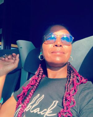 Lisa Simone Instagram - Dans le train voyager à Talant pour le premier concert ce soir @talantinternationalbluesfestival.  de ce tournée de 7 concerts, en 7 endroits different, dans 9 jours. On y vas!! 🌻🌻🌻 On the train to Talant for the first concert tonight - at the ´talant international blues festival' - of 7 shows in 7 different places, in 9 days. Here we go!! #talant #lisaontour #lisasimone #music #tour #seven #shows #talantinternationalbluesfestival