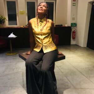 Lisa Simone Instagram - Yesterday's show in Dortmund Germany @klangvokaldortmund was intimate, and blazing hot, with cameras everywhere as the film crew captured every nuance with @anthonyjambongroup @yoyo_on_the_track and @ginochantoiseau. We brought the house down🔥🔥🔥L'émission d'hier à Dortmund en Allemagne @klangvokaldortmund était intime et brûlante, avec des caméras partout alors que l'équipe de tournage capturait chaque nuance avec @anthonyjambongroup @yoyo_on_the_track et @ginochantoiseau.  Nous avons fait tomber la maison🔥🔥🔥 #lisaontour #lisasimone #dortmund #klangvokal #germany #black #gold #fire #music
