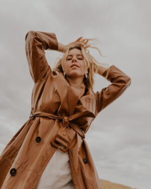 Lisa Teige Instagram - 🤎🌾

📸 @victoriajoyphoto