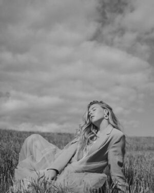 Lisa Teige Instagram - Drama queen in the sunlight

📸 @victoriajoyphoto