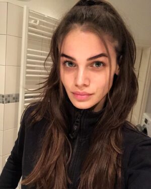 Lisa Tomaschewsky Instagram - laundry done ✅