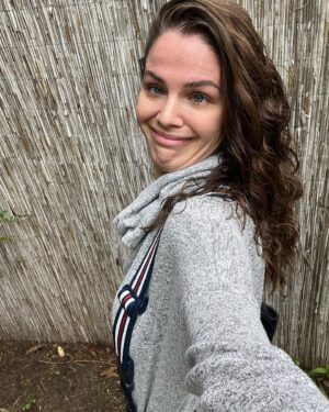 Lisa Tomaschewsky Instagram - I took these while gardening… wich one is your favorite?
