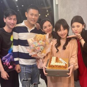 Lisa Wang Instagram - 5.16.2024 
收工趕去 #首爾富韓式料理鍋物蘆洲中原店 原本以為只是跟好朋友們溫馨聚餐， 一到就大吃特吃我愛吃的韓式料理😍 豐盛的鍋物，香噴噴的烤肉還有各種正宗的韓式菜色❣️ （貪吃一直忘記拍照😅）在舒服的包廂聊天唱歌到快12am 想說又不是週末大家怎麼還沒有要回家🧐 沒想到出去包廂接完電話回來推開門被Surprise到🤣 讓我受寵若驚❤️ 謝謝哥的用心幫我精心安排😍 活到這個年紀身邊有緣遇見你們是我的福氣❣️

🌟【蘆洲首爾富中原店】
🕒 營業時間：
- 週一至週五：17:00 - 00:00
- 例假日及週末：11:00 - 00:00
📞 預約電話：02-22897007
❗️包廂僅此一間請提早預約❗️