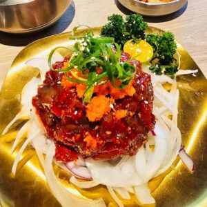 Lisa Wang Instagram - 5.16.2024 
收工趕去 #首爾富韓式料理鍋物蘆洲中原店 原本以為只是跟好朋友們溫馨聚餐， 一到就大吃特吃我愛吃的韓式料理😍 豐盛的鍋物，香噴噴的烤肉還有各種正宗的韓式菜色❣️ （貪吃一直忘記拍照😅）在舒服的包廂聊天唱歌到快12am 想說又不是週末大家怎麼還沒有要回家🧐 沒想到出去包廂接完電話回來推開門被Surprise到🤣 讓我受寵若驚❤️ 謝謝哥的用心幫我精心安排😍 活到這個年紀身邊有緣遇見你們是我的福氣❣️

🌟【蘆洲首爾富中原店】
🕒 營業時間：
- 週一至週五：17:00 - 00:00
- 例假日及週末：11:00 - 00:00
📞 預約電話：02-22897007
❗️包廂僅此一間請提早預約❗️