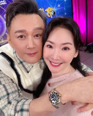 Lisa Wang Instagram - 好久不見 何篤霖 Ho Tu Lin 哥以及 陳亞蘭 ！謝謝篤霖哥哥溫暖的擁抱💕 這次來錄 命運好好玩粉絲團 收穫滿滿也認識了年輕有為的才女歌手 翁鈺鈞 👏 美俐家人們別錯過播出了喔🥰

#lisawang王俐人 #lisawang #王俐人 #美俐人生 #lisa美俐人生 #命運好好玩粉絲團 #命運好好玩 #勇敢向前 #小本生意 #老闆不好當 #努力