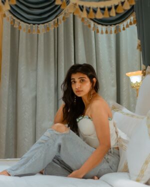 Lisha Chinnu Instagram - Too glam to give a damn ! Chasing dreams , Sunsets and smiles , that’s my vibe and happy place ! 
.
.
.
.
Photos @irst_photography 
Muah @bee_s.makeup @barkavi_mohannn 
#lifeoflish #lifeofartist #entrepreneurlife #actor
