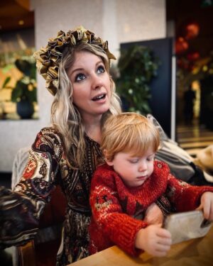 Little Boots Instagram - Madonna with child 👼📱 
Also letting you know the Christmas live stream is back! Join me here on instagram live and Patreon for a Christmas piano sing a long and nonsense chat this Friday 22nd at 6pm GMT 🎄 🎹 
📸 @rosannaetc
Headband stolen from @iamlooneyhouse via @fumbalinas ✨