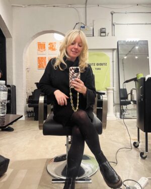 Little Boots Instagram - Sorry I’m so quiet here lately… between various illnesses (thanks nursery), bringing up a toddler, living in a renovation site and the misery that is English January I’ve not been feeling myself much lately, but there’s nothing quite like a great new hair cut/ colour to bring you back ✨ thank you @jadahdale @studio.studios.uk for putting a lil spring in my step 💇‍♀️