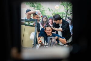 Liu Jun Wei Instagram - 從照片可以看出藝人在演藝圈的功能性：

想學洗頭找➡️邱勝翊。

想學澆花找➡️劉峻緯。

有事沒事找➡️廖威廉。

若組團必定大紅大紫！🔥

@lets_open42 #來吧營業中2 
@prince_pstar @liaowilliam