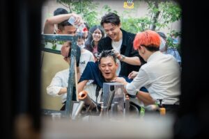 Liu Jun Wei Instagram - 從照片可以看出藝人在演藝圈的功能性：

想學洗頭找➡️邱勝翊。

想學澆花找➡️劉峻緯。

有事沒事找➡️廖威廉。

若組團必定大紅大紫！🔥

@lets_open42 #來吧營業中2 
@prince_pstar @liaowilliam