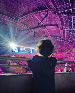 Liu Jun Wei Instagram - 每個人心目中都有一個「周杰倫」

謝謝用音樂帶給我們這美好的回憶

錢錢第一次見證天王的魅力，這是個完美的夜晚❤️

謝謝杰倫哥

@jaychou #周杰倫 #新加坡 
#演唱會