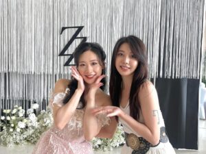 Liu Renyu Instagram - 适应新生活的一段时间，劳累让记忆力衰退，出门忘带钥匙，回家忘带包，靠在木质硬板凳上思考问题下一秒却开始想究竟何时买个小沙发。

 ｜思想需要浸泡…再次回顾叔本华钟摆理论，人生实如钟摆，在痛苦与无聊之间来回摇摆，难以超脱。可行的是精神的富足超越物质的富足，认知的提升会很大程度解决物质匮乏的痛苦感。｜
 
  提出悲观解决悲观，与信仰一唱一和，只要不看清世界之悲剧这一真相，信仰便永远散发出耀眼的光芒。