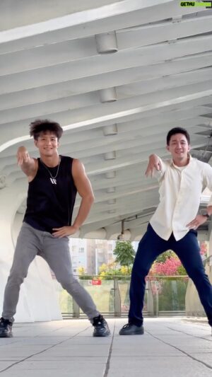 Liu Tao-Hsuan Instagram - 選左邊？還是右邊？
#跳舞 #dance #reels #3d
