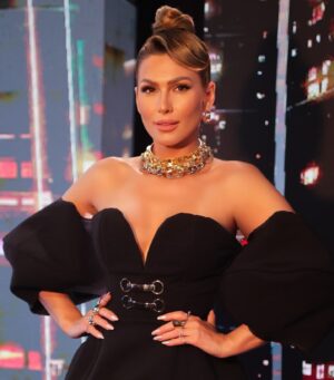 Lívia Andrade Instagram - Mais um pouquinho desse look bafonico 🖤🤍
Styling @murilorangel_ 
Look @fauvebrand
Beleza @cayquecalado 
📷 @fotosyansalvatierra