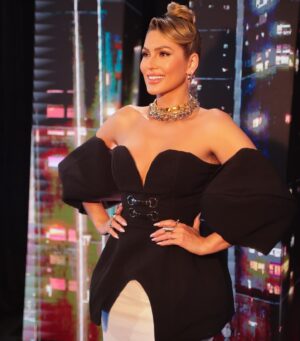Lívia Andrade Instagram - Mais um pouquinho desse look bafonico 🖤🤍
Styling @murilorangel_ 
Look @fauvebrand
Beleza @cayquecalado 
📷 @fotosyansalvatierra
