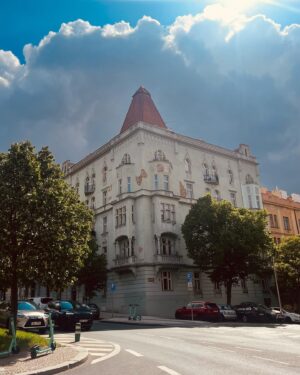 Lívia Bielovič Instagram - Recap of Prague:

1. 5:55h early morning smer vlaková stanica
2. Drama Prague by morning clouds 🌥️🌦️
3. —-//—- (read below point 4) 🏛️
4. —-//—- (love taking pictures of buildings) ⛪️
5. Uan of d moust bjútifl restrúms det ájv évr sín ovr dér…😍🥇
6. Man on the floor… (art by “Prague restrooms”… not under my umbrella.)
7. My fav restau - Healthy Longevity Café-Restaurant 🔝
8. Toulačky “pražským jarem” … 🍀🌷☀️
9. Spomienka na detstvo (Remember?🥰)
10. Love is in the air, everywhere i look around ❤️

#prague
#morning
#history
#architecture
#travel
#work
#art
#food
#walk
#memories
#love