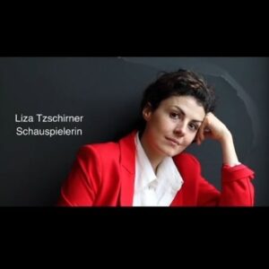 Liza Tzschirner Instagram - Gut schön, gut fein. Hab ich eben auch eins von diesen "About me's" . Das bin also ich in 2.30 Minuten...eh schon quark, so kurz könnt ich mich nie fassen...🤭

🎬@jule_fotografiert_ 
📕👑@_lilly_volk_coaching 

Haben mir unermüdlich zugehört, bless them..und mich ins rechte Licht gerückt...bless them again.💚

Nun also enjoy.

@agenturmattes