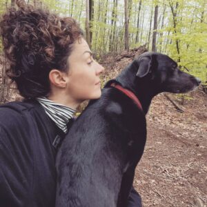 Liza Tzschirner Instagram - Happiness is a hairy black potato❤️

#schöneswochenende#ihrschönsten#hugadog#ifucan#oracat#oradonkey