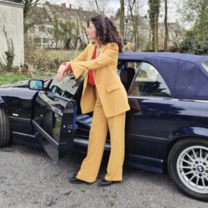 Liza Tzschirner Instagram - Ob Miami Vice denn jetzt angerufen hat  hab ich gefragt?

...und jetzt beruhigt euch wieder, ich habs nicht kaputt gemacht...

#caughtonset#wannaride?#shootshoot#zdf @agenturmattes @dayanir_hellwig_casting 💚
