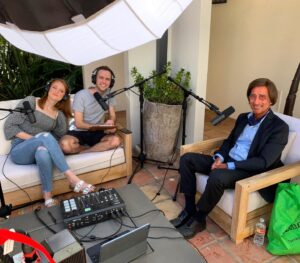 Lizze Gordon Instagram - Big thanks to the Kerry Gaynor @stopsmokingstartliving for saving my life by getting my ass off cigs! If you’re struggling with a nicotine addiction, I highly recommend checking him out! New episode of @thesipofficial is live!