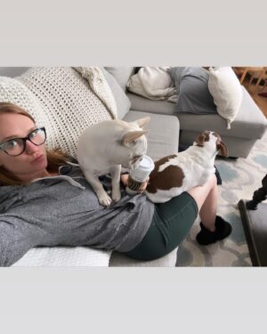 Lizze Gordon Instagram - @misterbubz is cutting my vlogs now. New YouTube video out every Tuesday— are you subscribed ? Link in bio.
