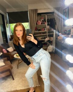 Actress Lizze Gordon HD Instagram Photos and Wallpapers April 2021