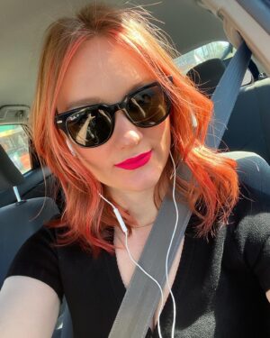 Lizze Gordon Instagram - The witch who runs @spellbound.salon, @margieoctober conjured up the pink ombré of my dreams last night. If Margie’s never done ur hair then I’m worried u have never truly had ur hair done… 💖