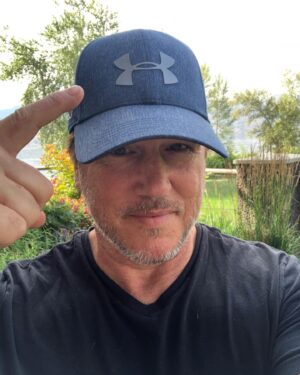 Lochlyn Munro Instagram - Hey, Vancouver Peeps!! My good friend, @joeyk1964 , is an @underarmour rep and they are having a huge sample sale in Vancouver next week. So if you are in Vancouver, head on down to :

FX Building
Room #242
1951 Glen Drive
Vancouver, B.C.

He’s an awesome guy and is one of #underarmour’s  best! 😎
Hope you’re all safe and healthy.....🙌🏻