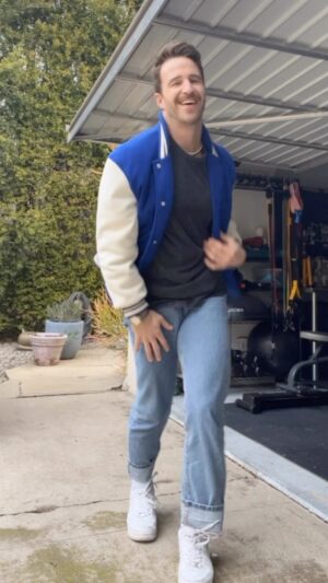 Lockhart Brownlie Instagram - Pre-bday boogie ♓️ who’s still loving the new #Pink song? 🙋🏻‍♂️ I can’t get enough!! 

Dance with me on my bday 🥳 film yourself doing my choreo and tag me 😁 show me your best #trustfall 🫶🏻

#reels #dance #bday #pisces