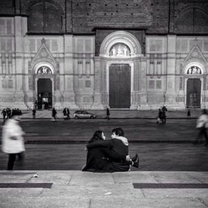Lodovico Guenzi Instagram - Sei la somma di tutti i treni che ho perso, di tutti gli esami che non ho passato, di tutte le città in cui non ho vissuto, di tutte le canne che non ho fumato, di tutti i lunedì che non ho passato a letto, di tutti gin tonic non bevuti, di tutte le canzoni che mi pareva parlassero di te, di tutte le albe che non ho visto, di tutti i messaggi buffi perduti in telefoni rotti, di tutte le volte che non ho guardato la vita negli occhi, di tutti i giorni in cui non ho avuto il coraggio di scriverti, per dirti che a forza di sommare tutte queste cose, non sapevo più fare a meno di te. #matematica