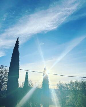 Loes Haverkort Instagram - RECAP 
4 creative and inspirational days in France 🦋💖
 
Ps Haven’t played that little blues in 20 years. But my hands still remembered and went for it. Love how the body and mind works🤘💫