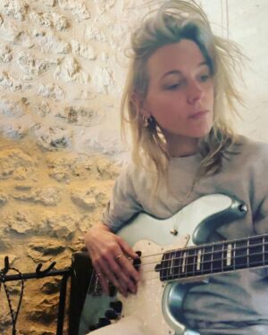 Loes Haverkort Instagram - RECAP 
4 creative and inspirational days in France 🦋💖
 
Ps Haven’t played that little blues in 20 years. But my hands still remembered and went for it. Love how the body and mind works🤘💫