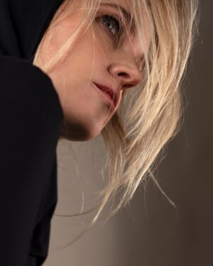 Loes Haverkort Instagram - GO 

#new #music #comingsoon #teampaca 
@pacaproductions 
Concept&styling @pascalle_koldenhof
Photo @feriet
Make up @kimprintemps