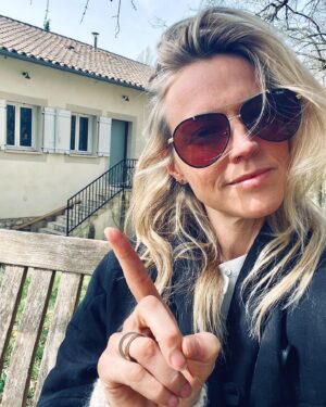 Loes Haverkort Instagram - StudioTime dans La France! Recording single nr.1🤟🏻🙌🏻🤍 #single #recording #studiotime #nr1
