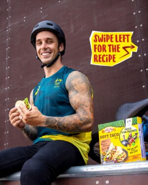 Logan Martin Instagram - When you can’t decide what you feel like. Next time, why not try the @oldelpasoaustralia Logan Soft Taco: For when you want soft and crunchy!
 
The Logan
The soft taco with a crunch
 
Beef mince
Cheese (between the mince & rice so it melts)
White rice
Mexican Beans
Topped with broken up taco shell
Extra Guacamole
Lettuce
 
#ad #makesomenoiseforyourhometeam #servingsuggestion