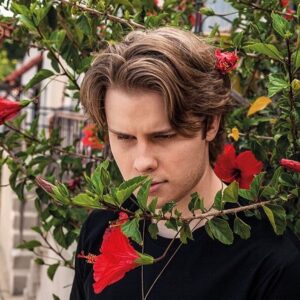Logan Shroyer Instagram - Socially distanced @daman_magazine 🌺