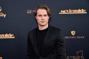 Logan Shroyer Instagram - Love what you stand for @movieguide . Thank you for honoring us and congratulations to everyone involved 🫶🏼♥️

📷: Alberto E. Rodriguez