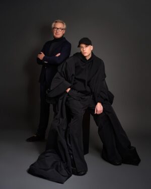 Loïc Nottet Instagram - Je profite d’être à J-1 avant la sortie de Mélodrame pour revenir avec vous sur ma collaboration avec la maison Natan. @natancouture 

Voilà presque un an maintenant que cette grande maison de couture m’a fait confiance : réalisant pour la première fois des pièces pour une collection homme. 

Un merci tout particulier à monsieur @edouardvermeulen et à @pieterjan.van.biesen pour leur confiance et leur bienveillance tout au long du processus de création. 

Aux côtés de leurs équipes, nous avons réussi à créer l’image que j’avais en tête pour ce nouveau projet. 

J’ai hâte que vous découvriez les pièces incroyables que nous vous réservons… 😏🪡

@lofficielbelgium  @lofficielhommesbelgium