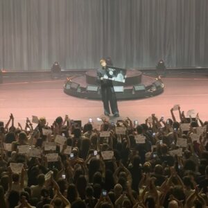 Loïc Nottet Instagram - Paris Salle Pleyel complet hier soir! C’était magique merci 🤍

captured by @lou_bet