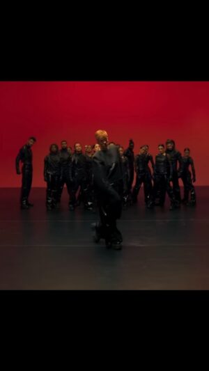 Loïc Nottet Instagram - Mon passage favori du clip de « danser »

 Lien du Clip dispo en bio 🎥
