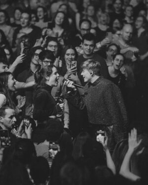 Loïc Nottet Instagram - Paris Salle Pleyel complet hier soir! C’était magique merci 🤍

captured by @lou_bet