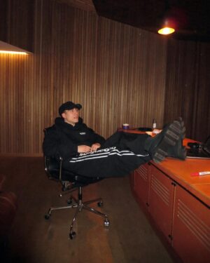 Loïc Nottet Instagram - un 10 mars aux alentours de 3h du matin 👽