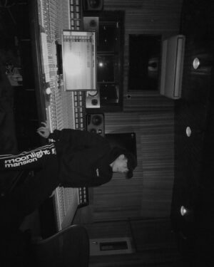 Loïc Nottet Instagram - un 10 mars aux alentours de 3h du matin 👽