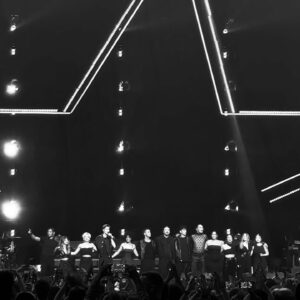 Lola Antolinos Instagram - Merci Bercy.
Merci à chaque petite main qui a travaillé sur cette aventure pour la rendre grandiose.
Merci à vous public de nous avoir accueillis dans vos cœurs depuis le premier jour et d’être encore présent aujourd’hui.
Merci la @staracademytf1 pour ce bout de chemin fait avec vous, un joli passage dans les carrières que nous sommes maintenant prêts à dessiner.

Et enfin merci à mes 12 copains d’amour sans qui cette aventure n’aurait eu aucun sens. Vous êtes de ma famille, et ptn ON A FAIT BERCY QUOI🥹 

Merci la vie

Con amor, 
Siempre 🤍