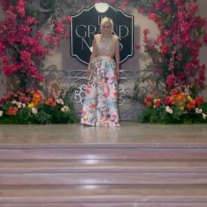 Lolitta Dandoy Instagram - Bal de la Jonquille 2024

Même si j’arrivais de voyage - après un vol de nuit- rien n’aurait pu m’empêcher d’être présente au plus important événement de financement de la @societeducancer! 

Comme d’habitude, c’était une soirée forte en émotions remplie de belles rencontres, magnifiques prestations ( @beyriesmusic 💖) et touchants témoignages, qui nous ont rappelé l’importance de donner pour continuer à faire avancer la recherche, et ultimement sauver des vies! Si vous le pouvez, je vous invite d’ailleurs à donner @ cancer.ca ou via mes stories!

Pour ce qui est de la thématique, on était simplement invités à se laisser inspirer par les couleurs du printemps… et c’est ce que j’ai fait! Je n’avais pas exactement le temps de magasiner un look, donc j’ai ressorti cette jupe dénichée il y a 7 ans @boutique1861 et emprunté ce haut dans la penderie @lesfeesmarraines, une heure avant le bal! 

💄 @vero.d.espacemakeup (voir slide 5)
🙎🏼‍♀️ @monia_grieco_colorist @benoit4955 
📷 @karineparadis_ & @bertexertier